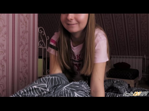 ❤️ Blondie ດູດ BFF ຂອງນາງຢ່າງເລິກເຊິ່ງແລະໄດ້ຮັບຄວາມຫມັ້ນຢູ່ໃນປາກຂອງນາງ ️ ຮູບໂປ້ fb ທີ່ lo.xlxxporno.ru