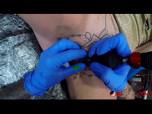 ❤️ tattooed ທີ່ສຸດ Hottie Sully Savage ໄດ້ຮັບ tattoo ສຸດ clitoris ຂອງນາງ ️ ຮູບໂປ້ fb ທີ່ lo.xlxxporno.ru